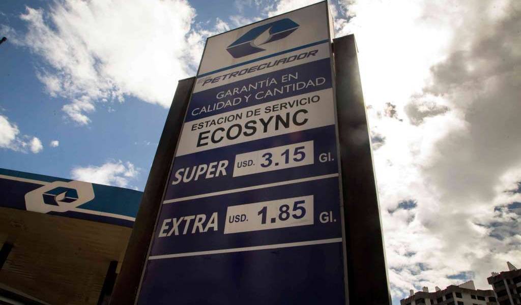 Precio de gasolina Súper subiría con alza del petróleo