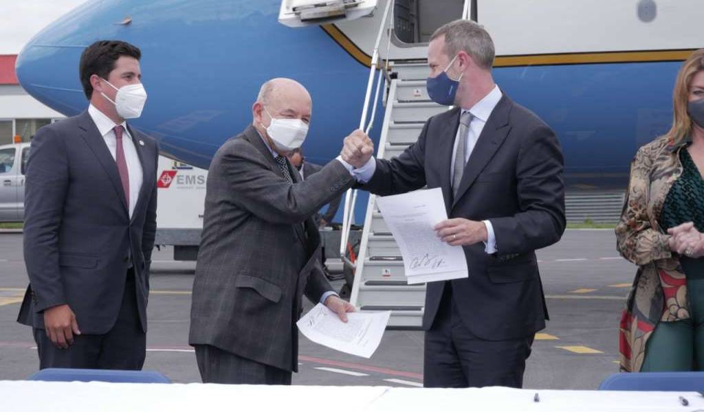 Corporación de EEUU estudia dar USD 700 millones a Ecuador para créditos