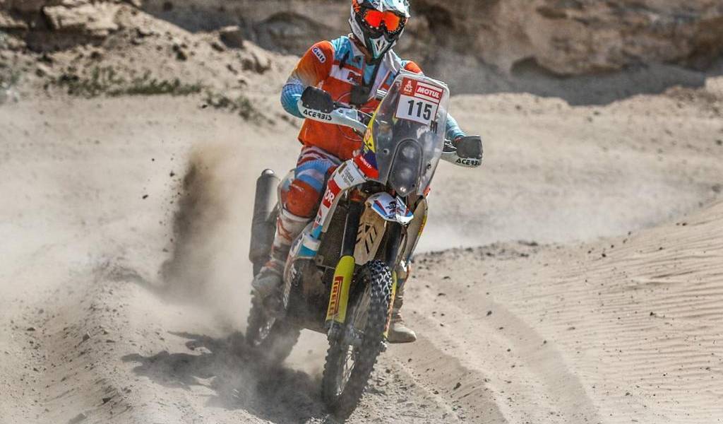 Ecuatoriano hizo historia en la categoría motos del Dakar
