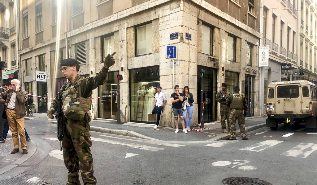 Tres detenidos por explosión en Francia que dejó 13 heridos
