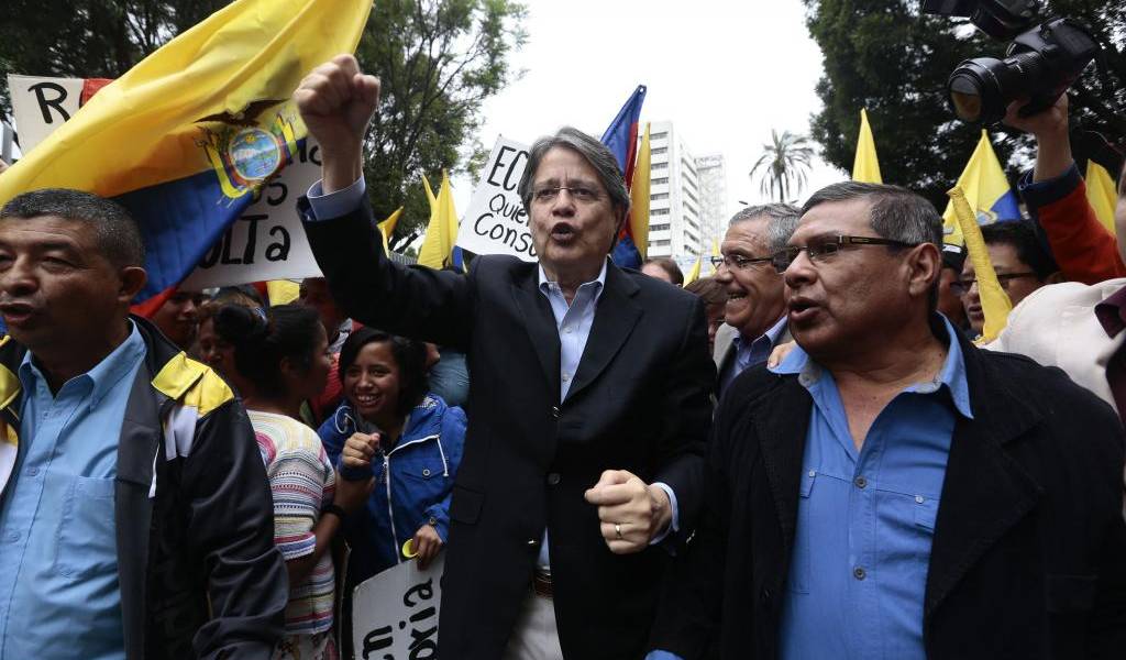 Comisión de enmiendas impide ingreso de Guillermo Lasso a sesión