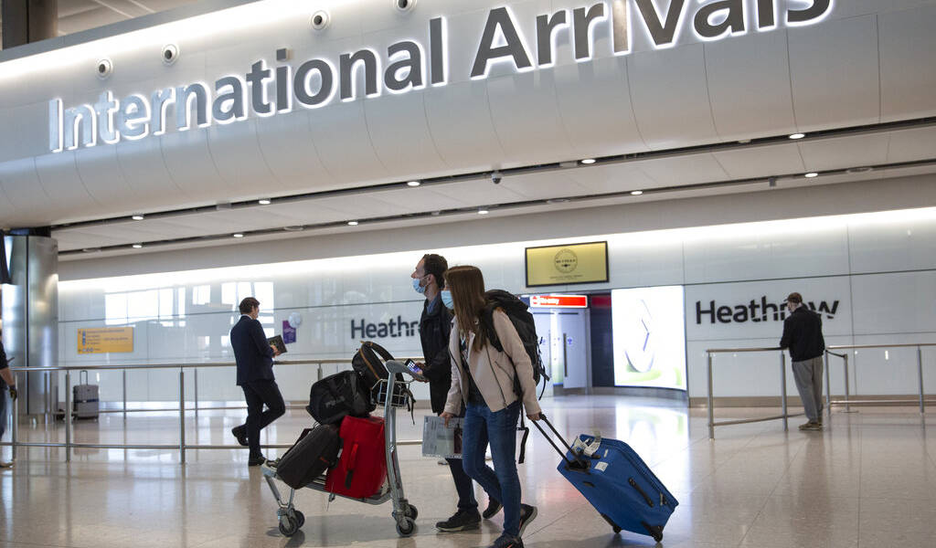 Inglaterra rebaja cuarentena de viajes a 5 días con prueba en mano