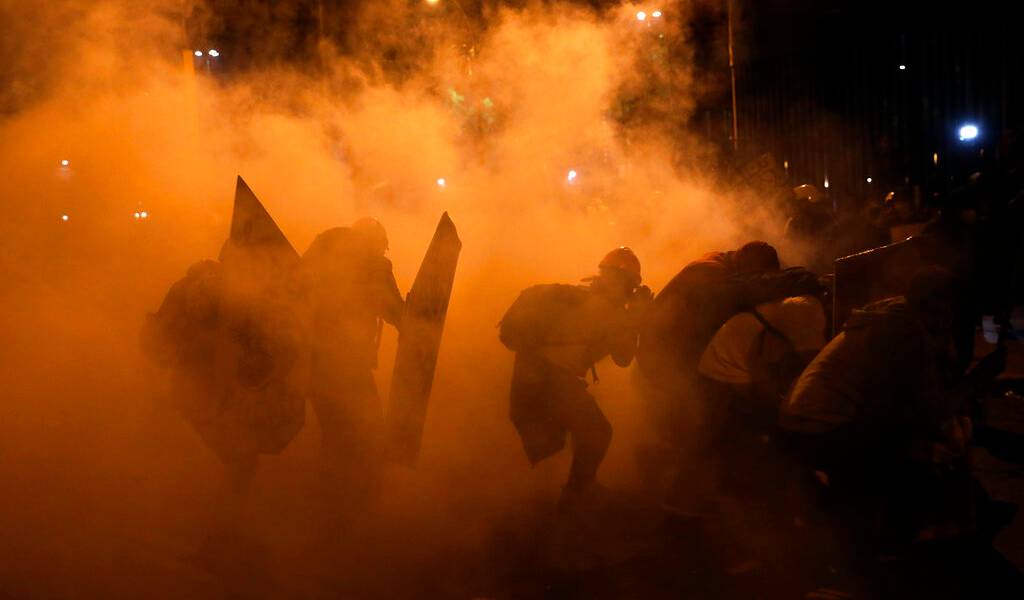 2 muertos, 94 heridos y 42 desaparecidos deja violenta noche en Perú