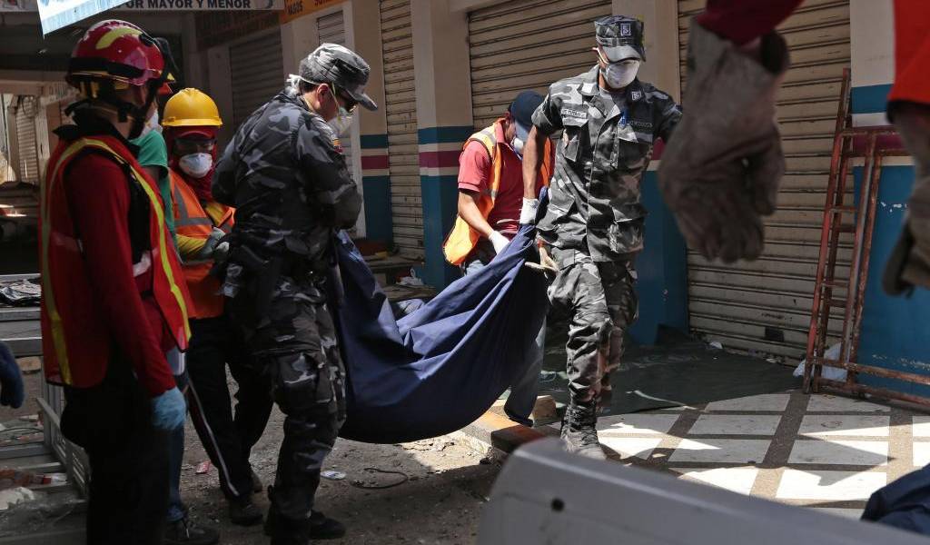 Terremoto en Ecuador deja al momento 570 fallecidos y 7.015 heridos
