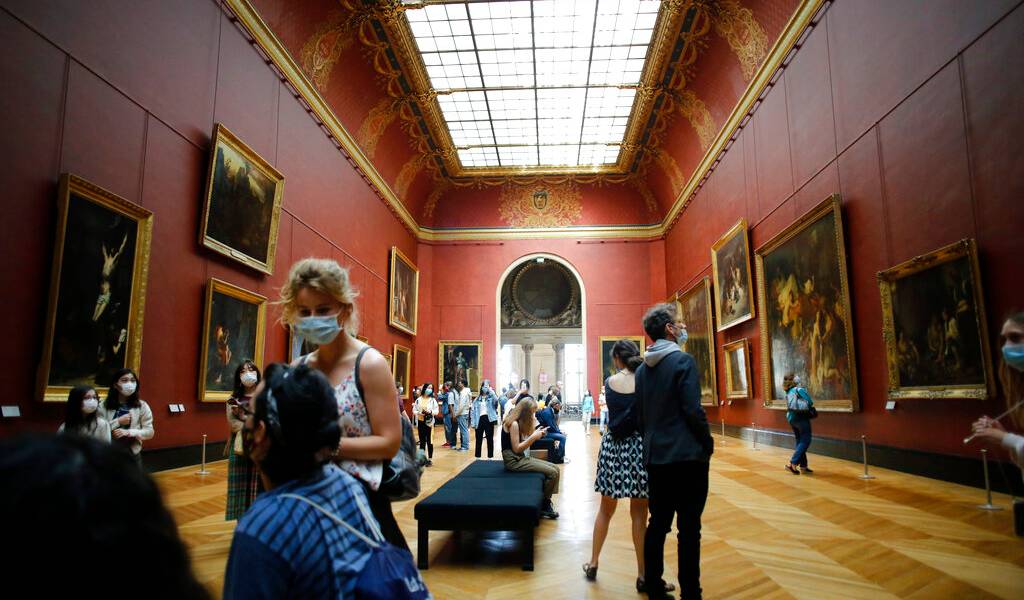 Mona Lisa vuelve al trabajo en la reapertura del Louvre