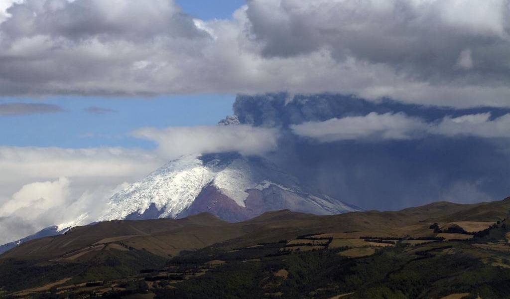 Emisiones de ceniza y vapor son permanentes en el Cotopaxi