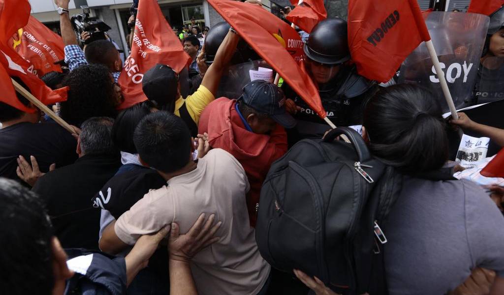 Trabajadores y jubilados rechazan con plantón varias reformas
