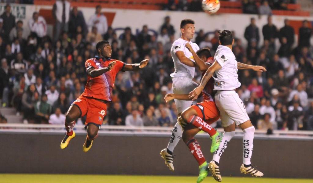 Liga de Quito y El Nacional empatan 2-2 en el clásico quiteño