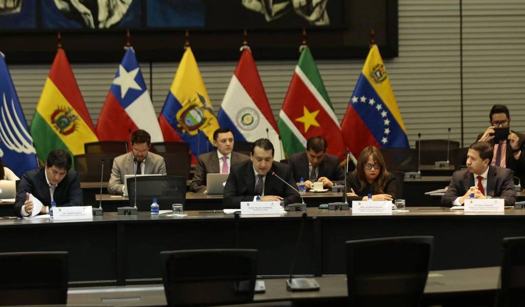 5 países suramericanos diseñan acciones para arranque de Banco del Sur