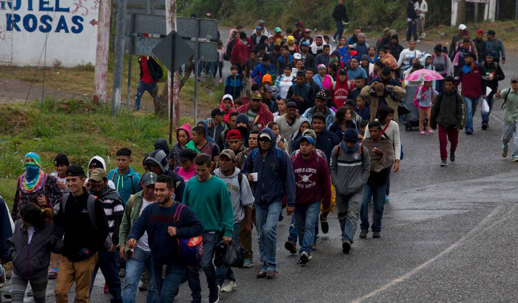 Miles de migrantes retoman su camino hacia EEUU