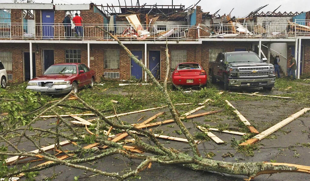 Poderosas tormentas causan 30 tornados en EEUU