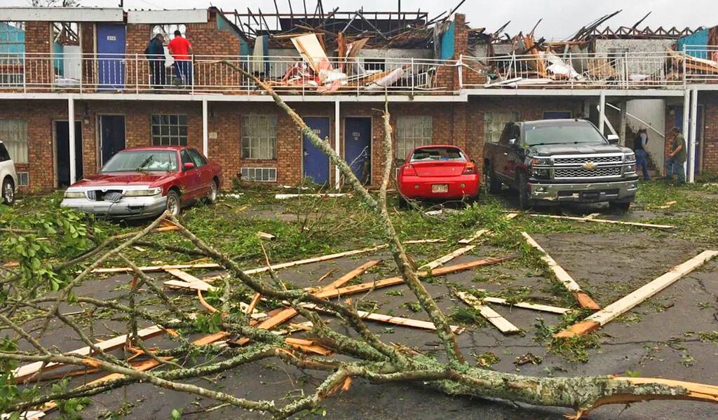 Poderosas tormentas causan 30 tornados en EEUU