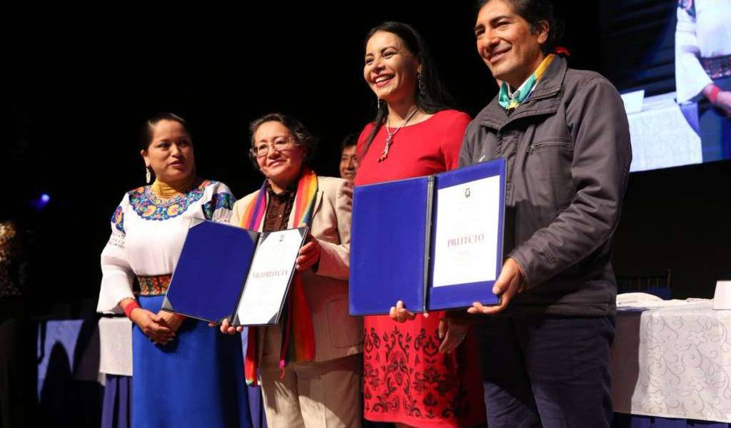 CNE entrega credenciales a dignatarios electos en Azuay