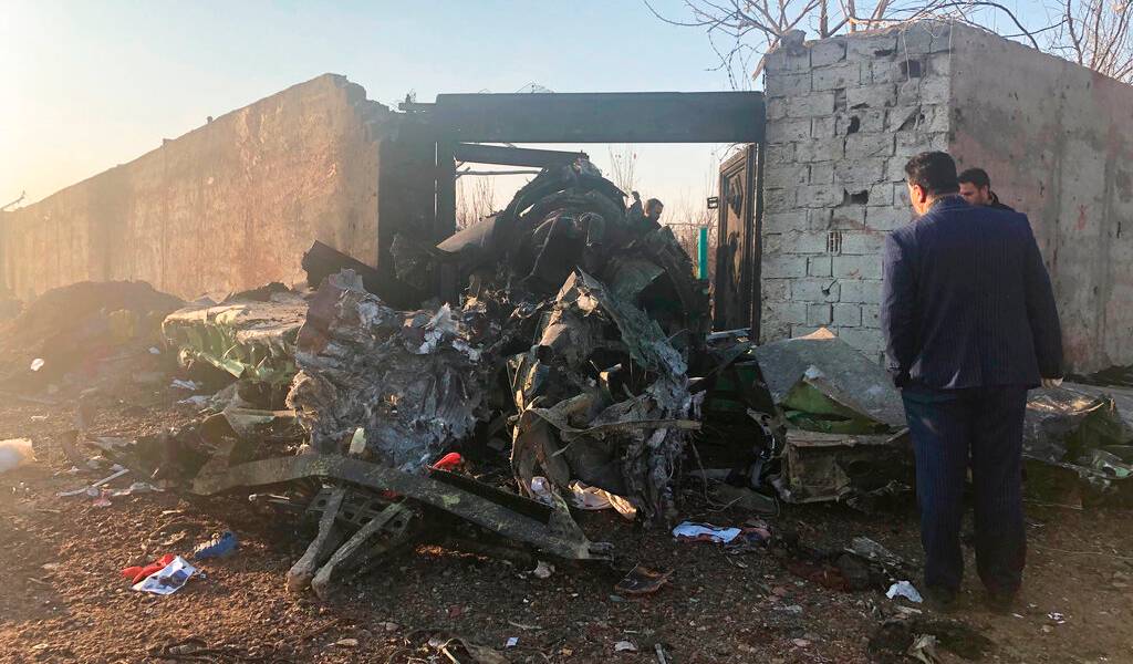 Avión se estrella en Irán y deja 176 muertos
