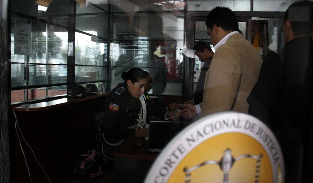 Policía detenido 95 días por error salió en libertad