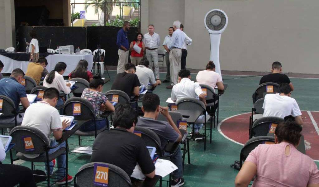 Más de 100 mil jóvenes de la Costa rinden examen Ser Bachiller