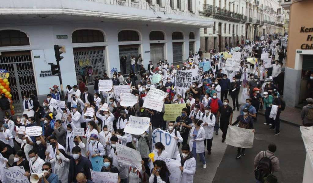 Médicos postgradistas siguen en huelga pese acuerdo