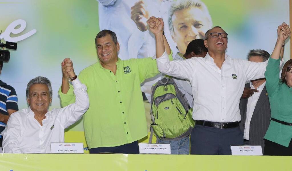 Correa acompaña inscripción de binomio de Alianza PAIS en CNE