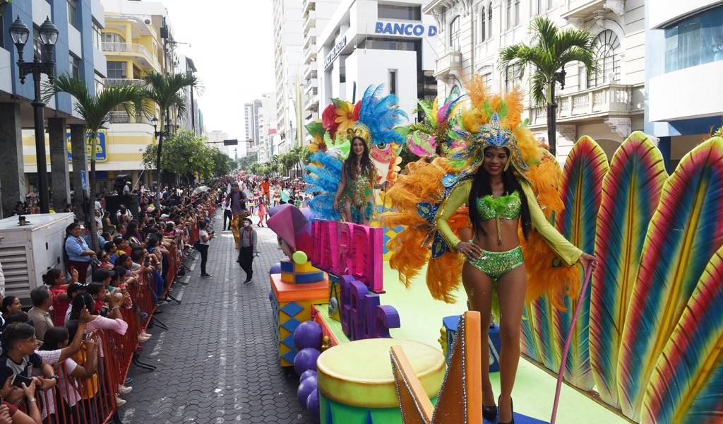 Guayaquil es mi Destino en Carnaval, un desfile lleno de alegría y color