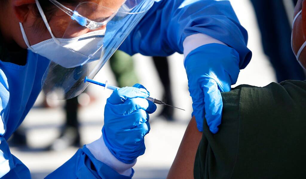 Latinoamérica cierra 2020 aplicando sus primeras vacunas