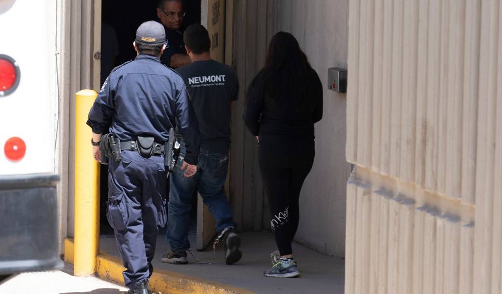 Servicio migratorio de EEUU detecta 19 casos de COVID en centros de detención