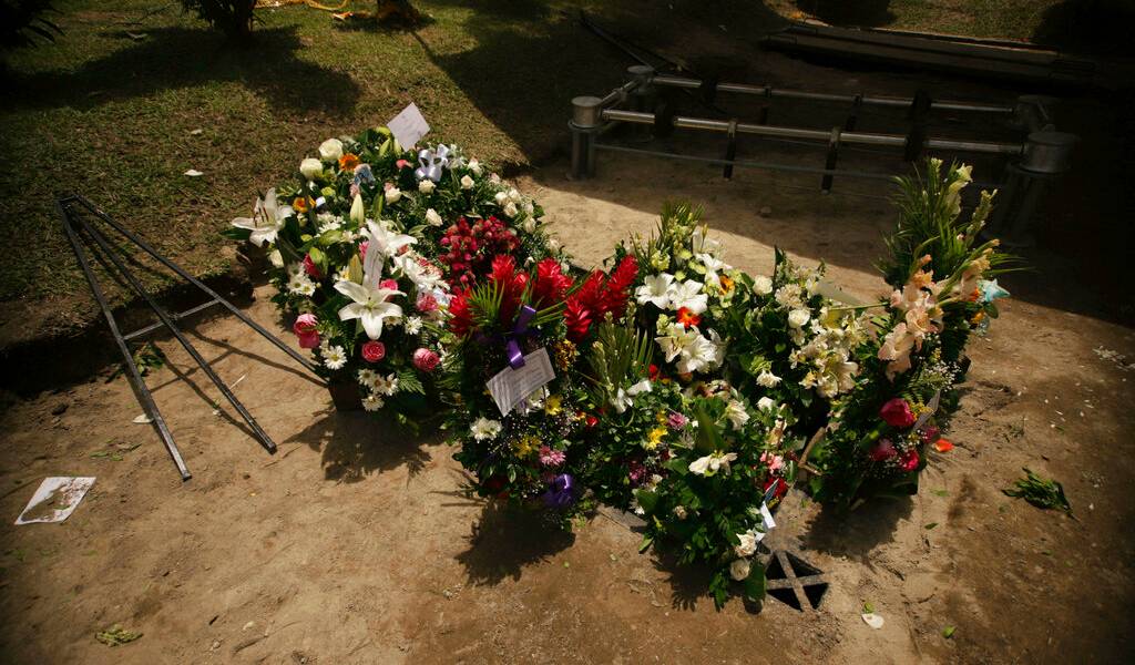 Sepultan a migrantes salvadoreños ahogados en Río Bravo