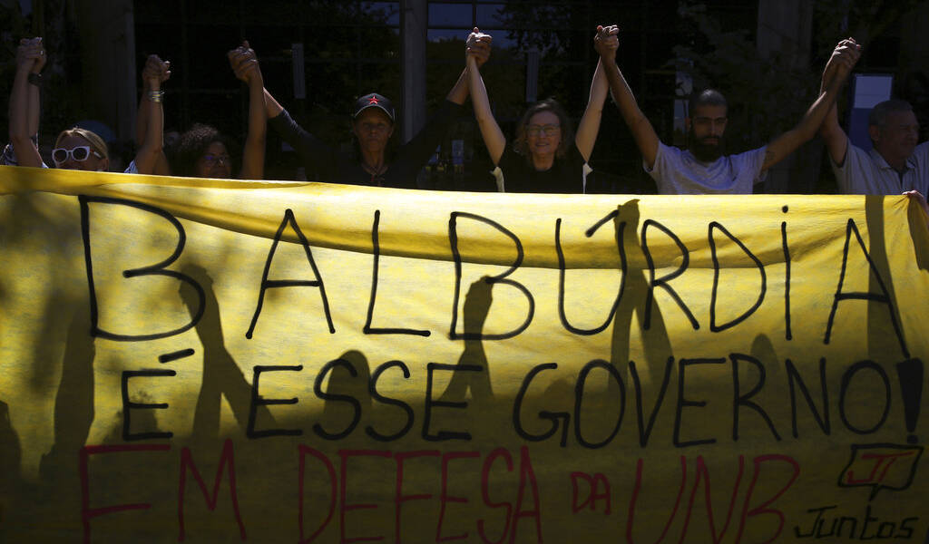 Brasil: Miles protestan contra recortes en educación
