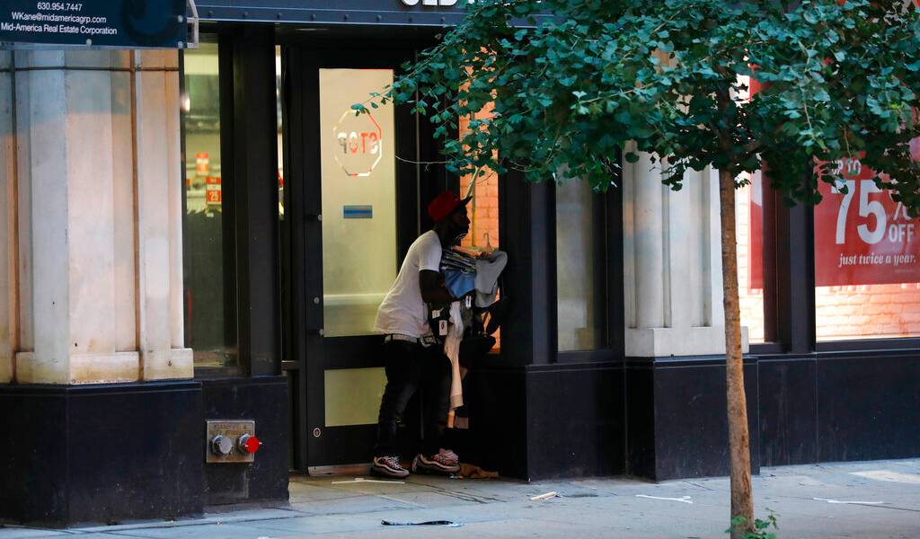 Estallan disturbios y saqueos en Chicago; 100 detenidos