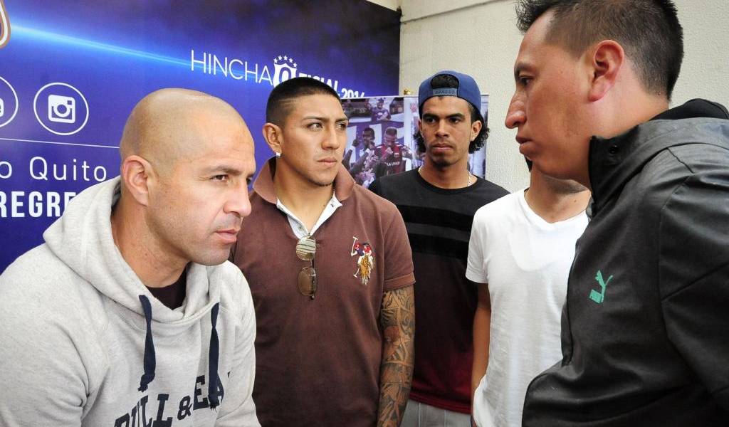 Jugadores del Quito recogen sus pertenecias y se retiran del complejo de Carcelén