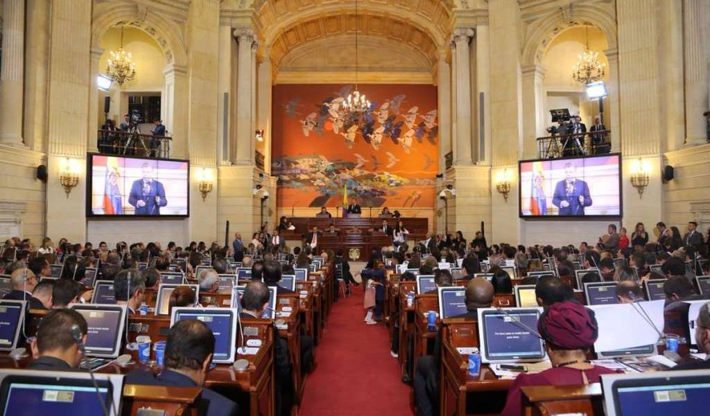 Exguerrilla FARC asume escaños en Congreso de Colombia