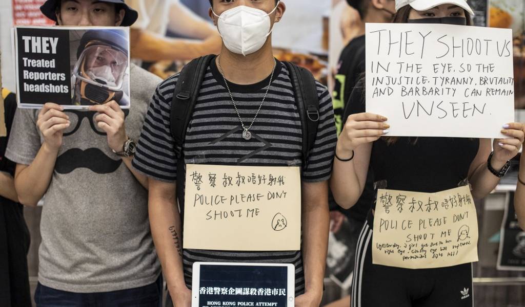 Gran manifestación en el aeropuerto de Hong Kong