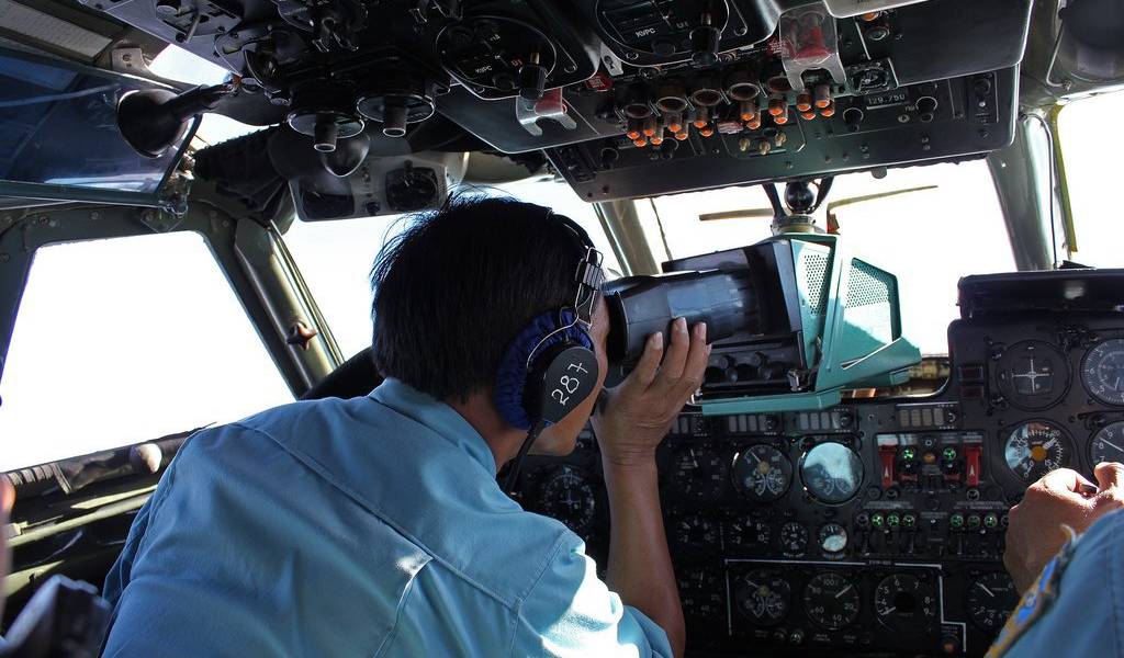 Descartarían fallo mecánico en el avión desaparecido