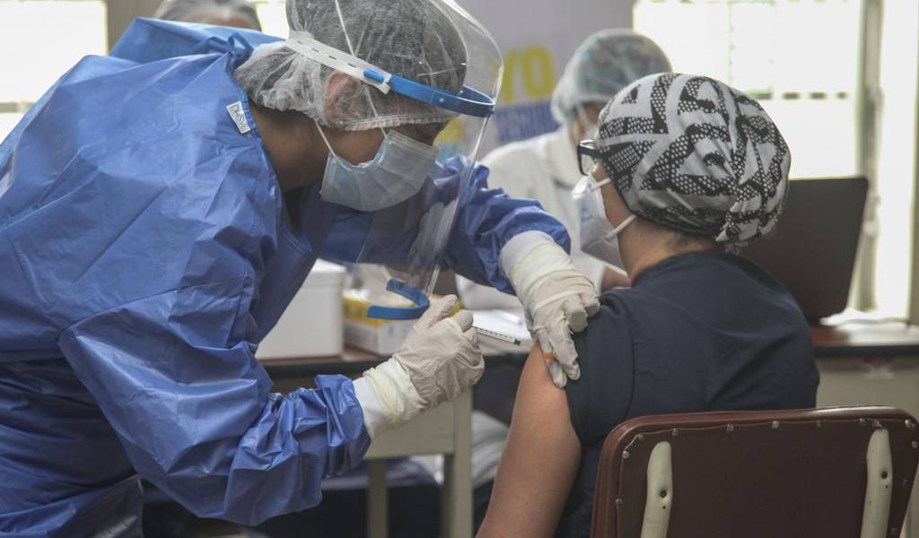 COVID-19: Aplicación de segunda dosis fue de forma reservada