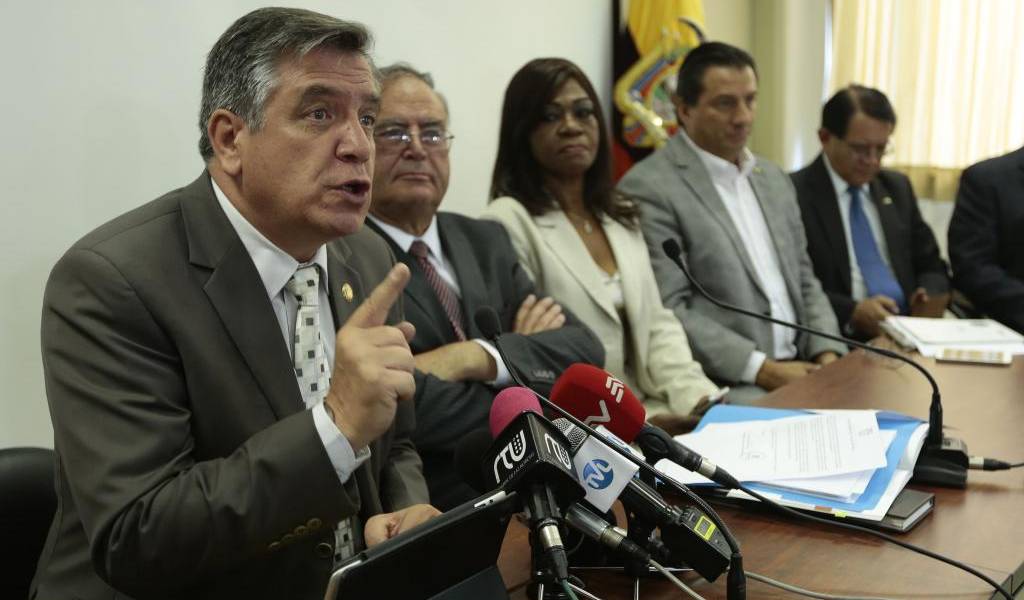 CREO pide desistir de reformas laborales; FUT no irá a la Asamblea