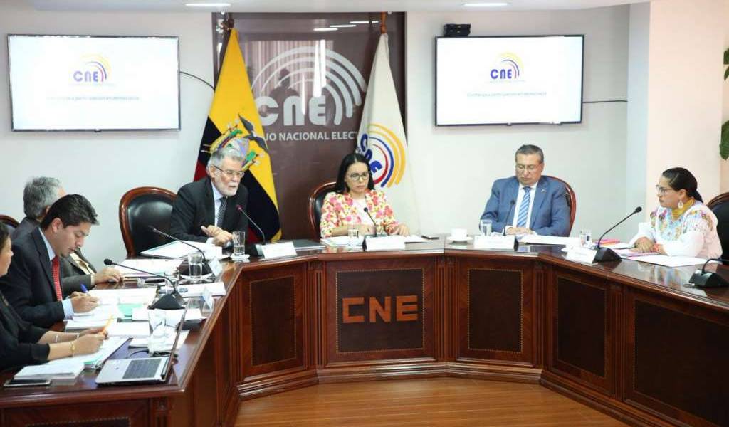 Comisión de Asamblea llama a comparecer a CNE