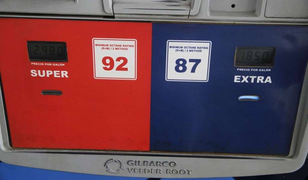 Gobierno compensará a taxistas con tarjeta prepago por nuevos precios de gasolina