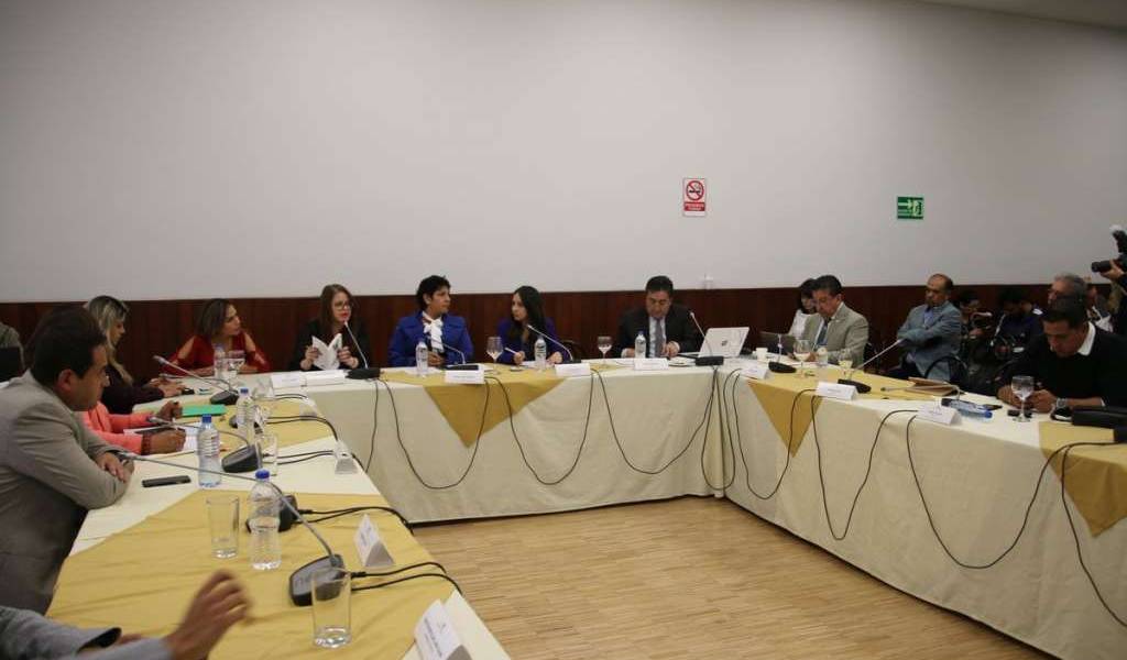 Critican omisiones de excanciller Espinosa