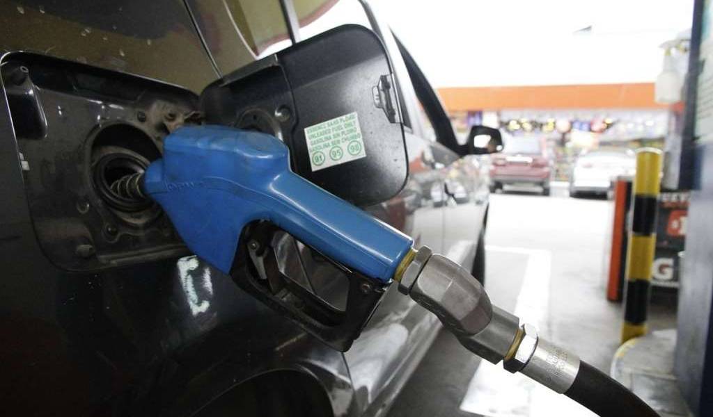 Precio de galón de gasolina Súper varía entre estaciones