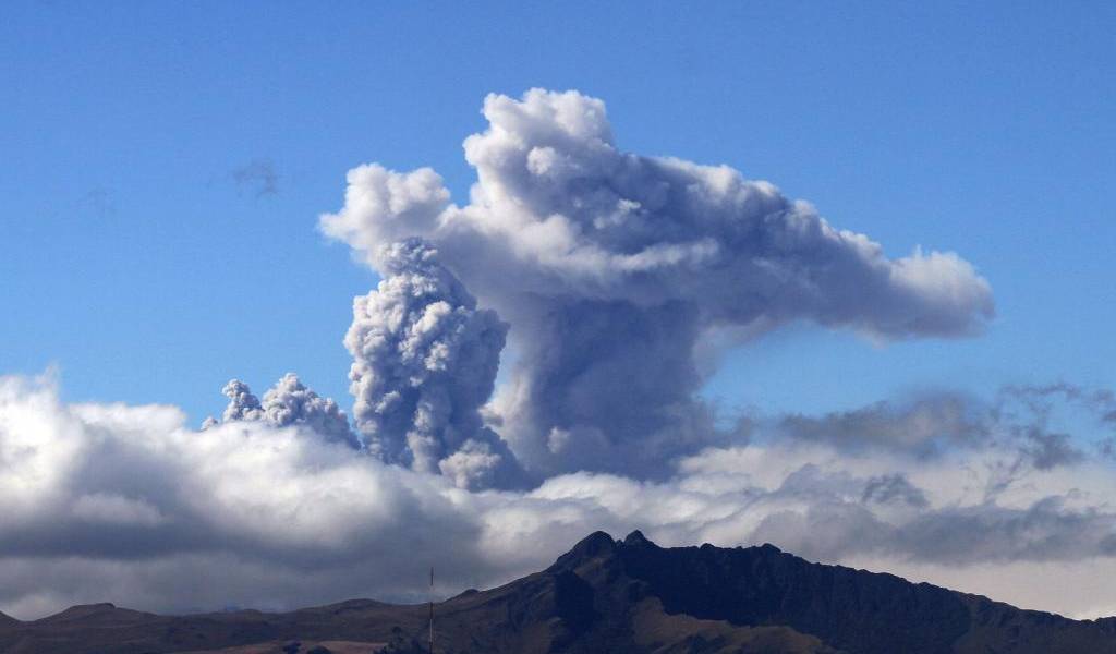 Emisión de ceniza del Cotopaxi alcanza los 200 metros de altura