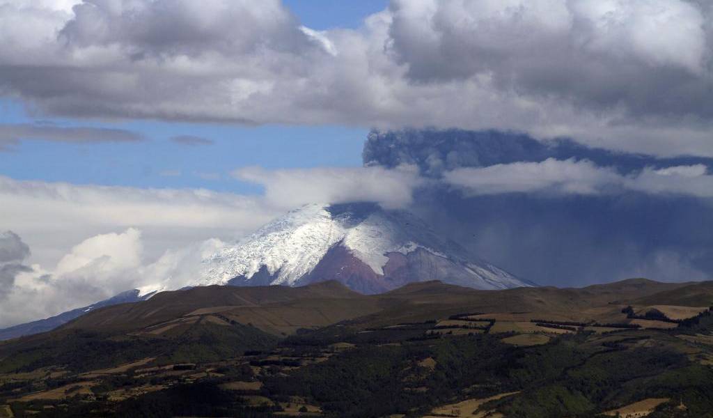 Emisiones de ceniza y vapor son permanentes en el Cotopaxi