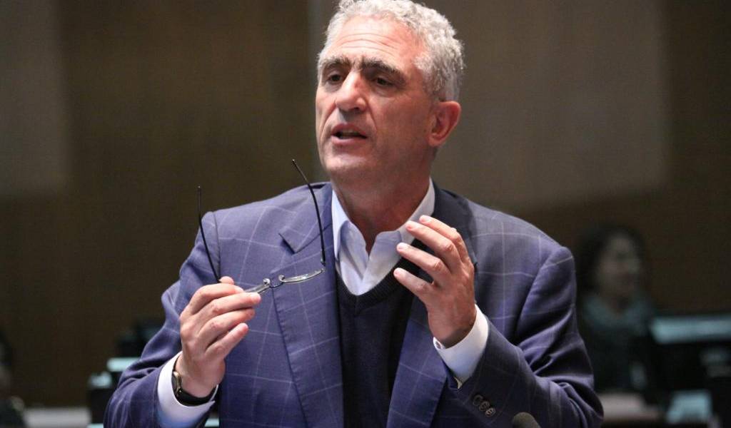 Fernando Bustamante renuncia a presidencia de comisión legislativa