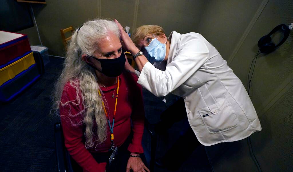 Las mascarillas sacan a relucir problemas auditivos