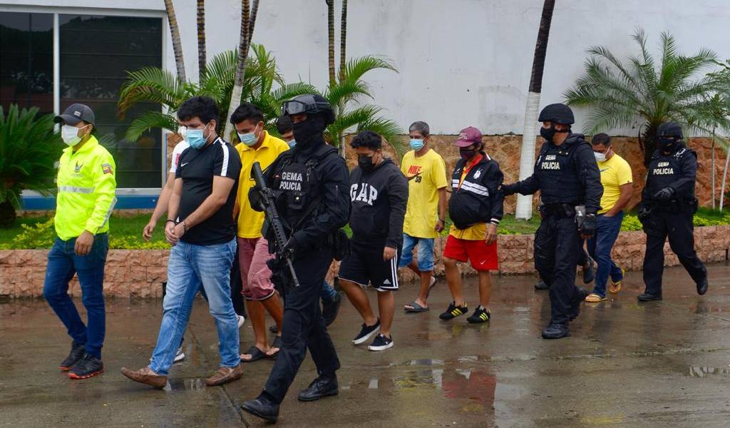 Fiscalía detiene a 9 funcionarios del SRI por supuesta delincuencia organizada