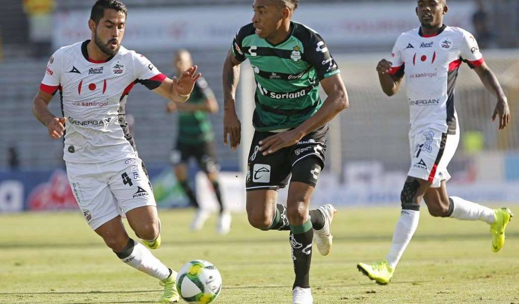 Ayrton Preciado seguiría en Santos Laguna