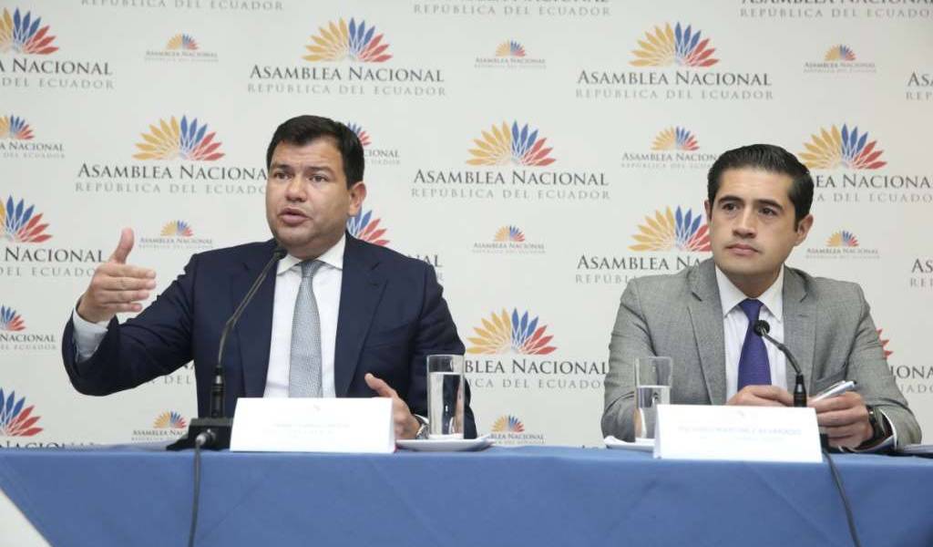 Martínez presenta medidas económicas a bancadas de la Asamblea y recibe observaciones