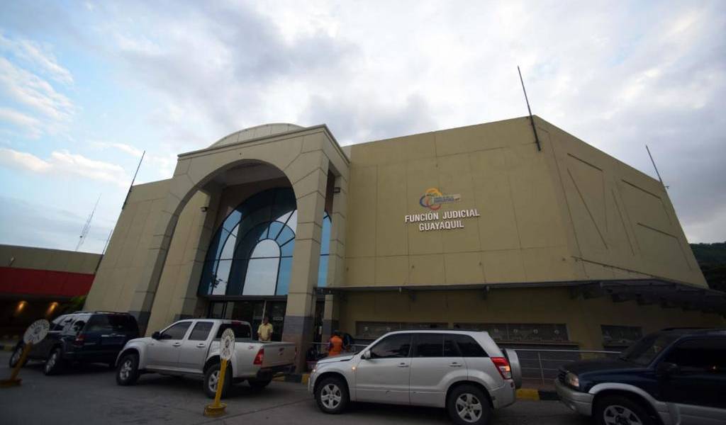 Confrontan pruebas en juicio por peculado a Iván Espinel