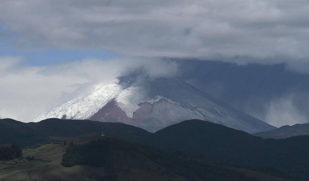 Emisiones de ceniza y vapor son permanentes en el Cotopaxi