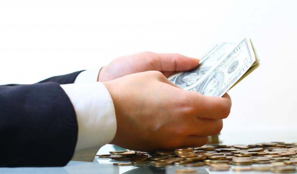 Analistas económicos recomiendan ahorrar el décimo tercer sueldo