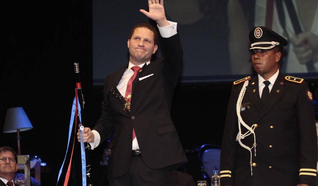 Mauricio Rodas toma el mando de Quito