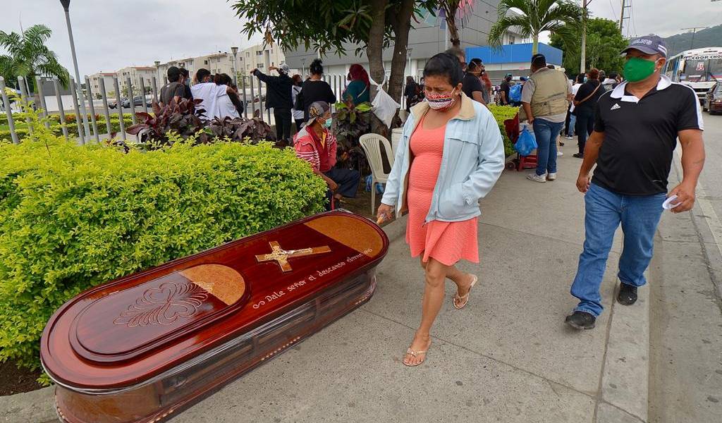 COVID-19: avanza entrega de cuerpos en Guayaquil